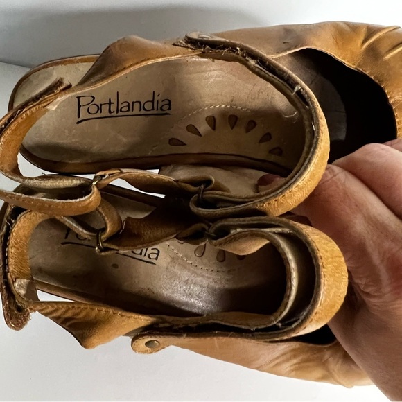 Portlandia Mary Jane Sling Back Clogs - Picture 5 of 7